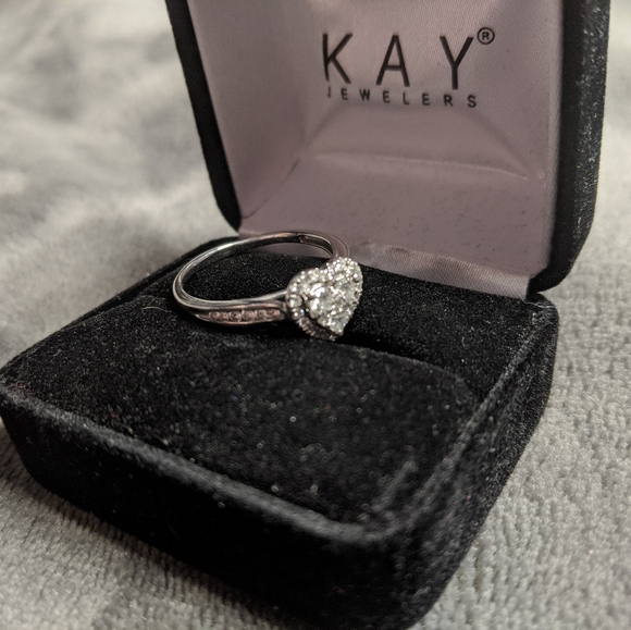 Kay Jewelers heart diamond engagement ring - Picture 2 of 3